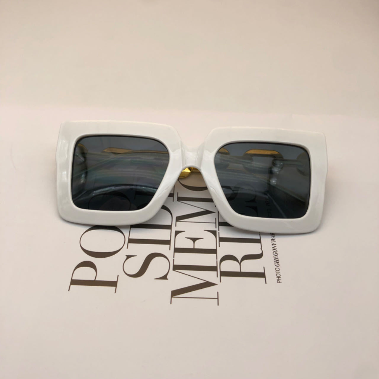 2025 New Black Sunglasses Women's Fashion European and American Large Frame Chain Sun Shade Sunglasses Outdoor Accessories Glasses