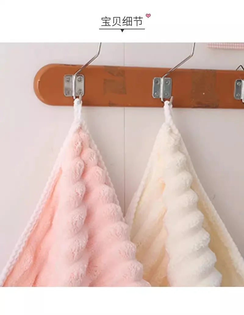 Enlarged and thickened bath towel, suitable for women to wear and can be wrapped in cotton absorbent towels, couple, adult coral