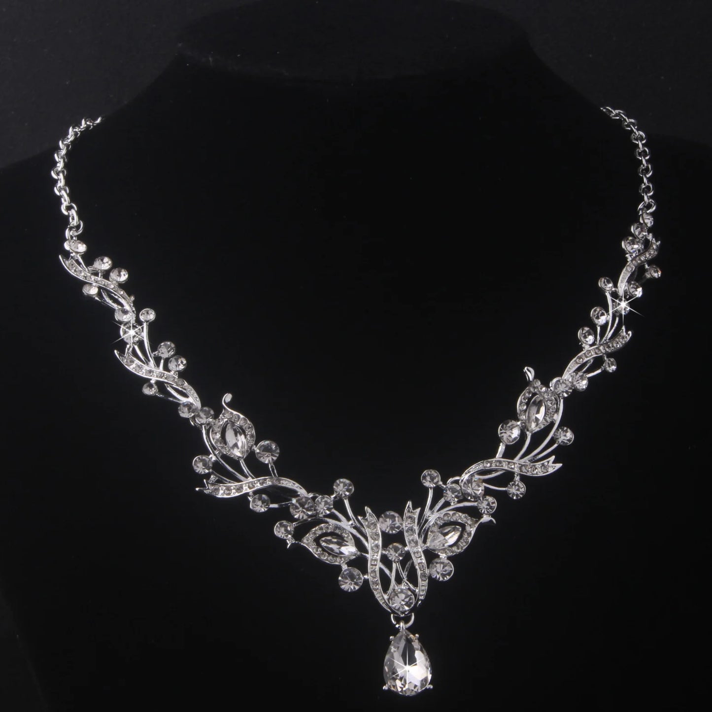 High end and elegant necklace+pair of earrings set, bridal accessories, wedding dress, evening party, birthday party, stage perf
