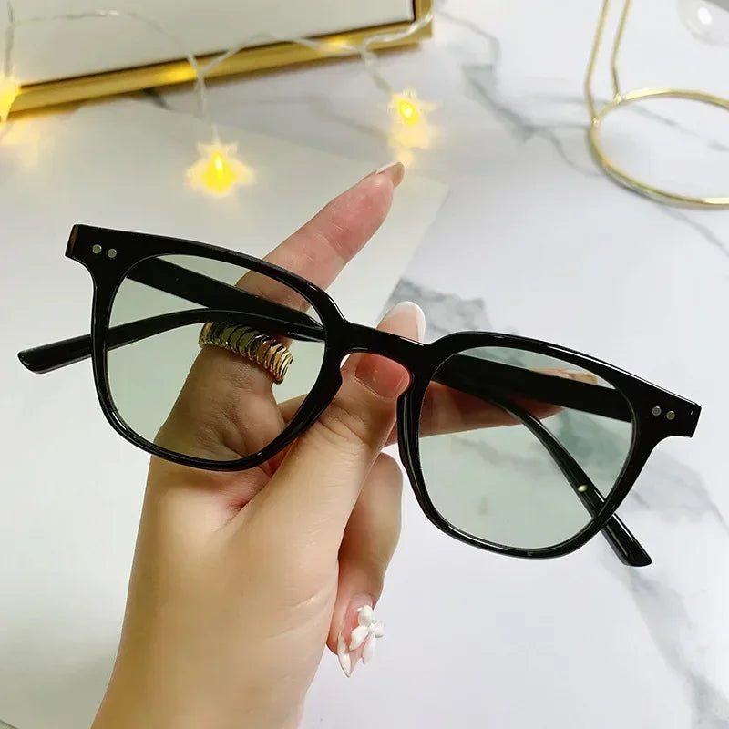 2025 Luxury Summer Sunglasses for Women Trendy Driving Outdoor Men Sunglasses Vintage Sunscreen and UV Protection Sunglasses