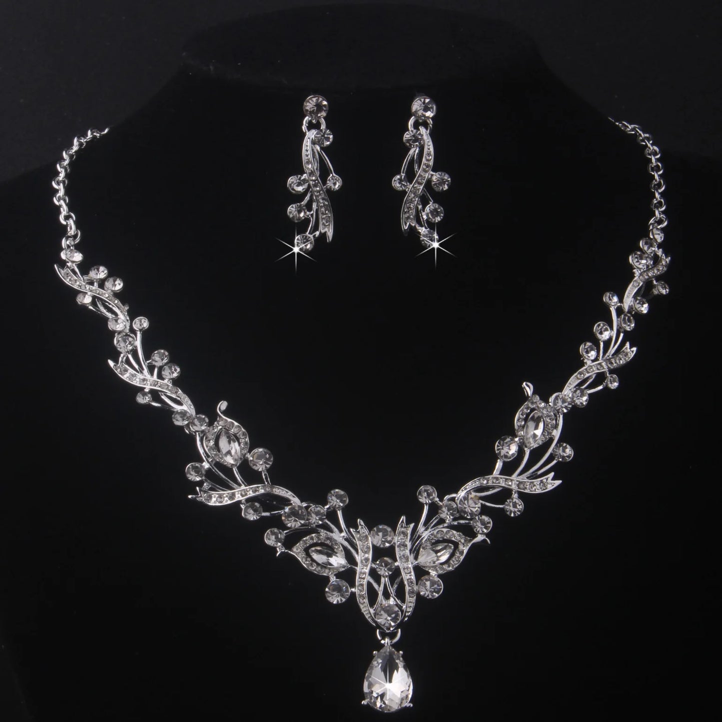 High end and elegant necklace+pair of earrings set, bridal accessories, wedding dress, evening party, birthday party, stage perf