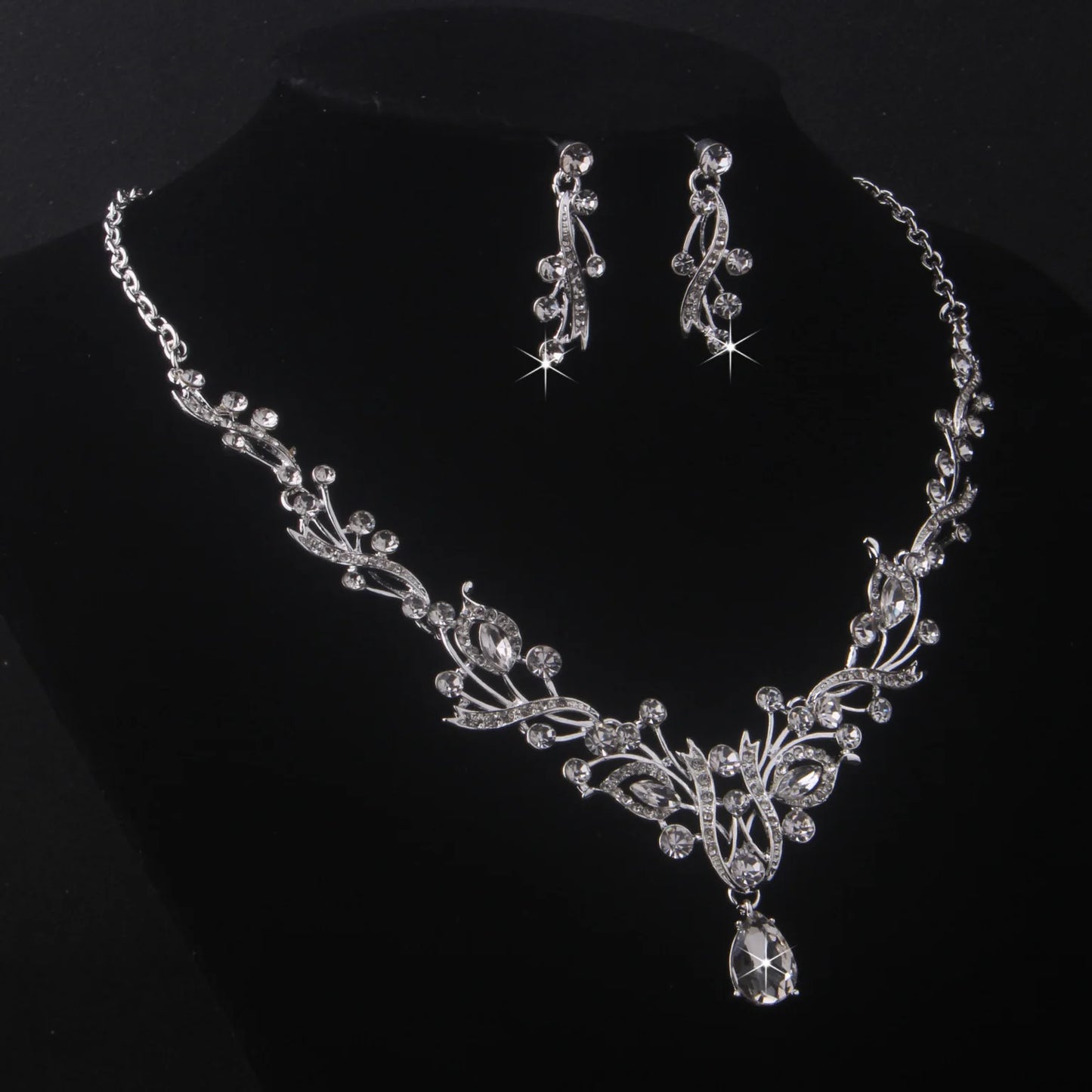 High end and elegant necklace+pair of earrings set, bridal accessories, wedding dress, evening party, birthday party, stage perf