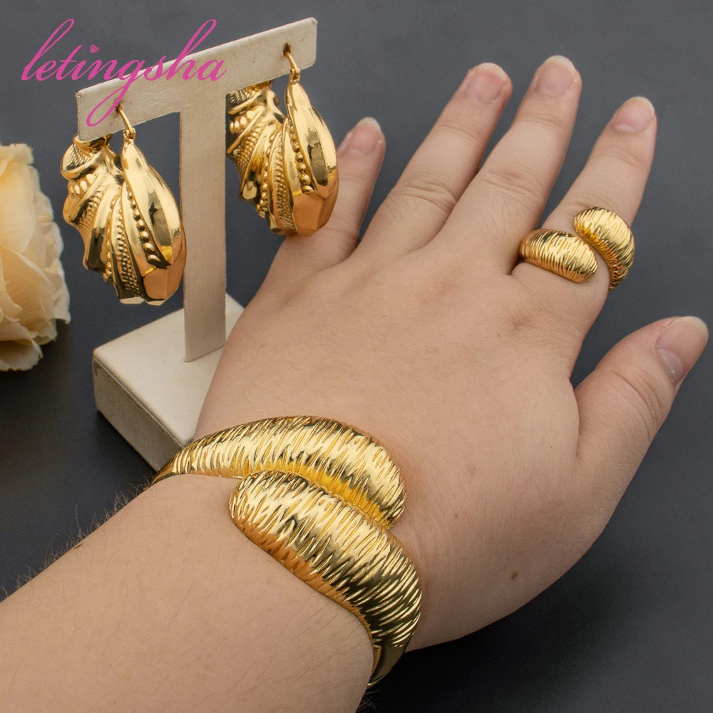 Dubai 18k Gold Plated Jewelry Set for Women Fashion Hoop Earrings African Copper Cuff Bangle Ring Sets Weddings Party Gift