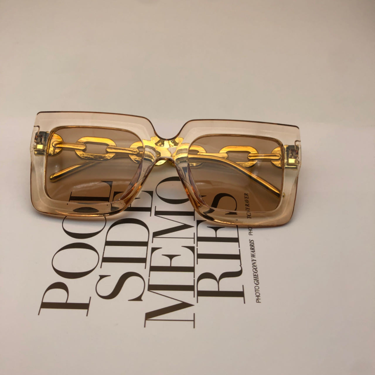 2025 New Black Sunglasses Women's Fashion European and American Large Frame Chain Sun Shade Sunglasses Outdoor Accessories Glasses