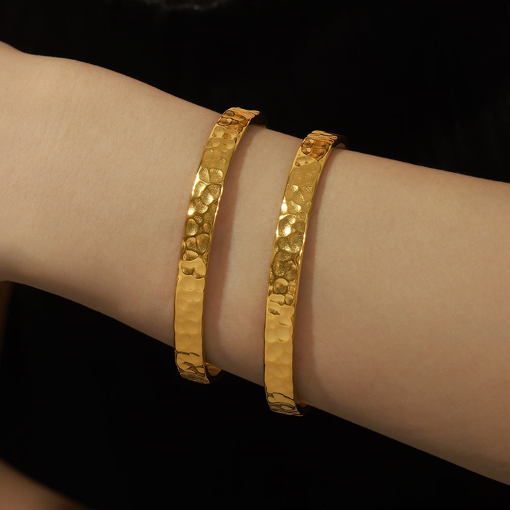 New simple personality niche design titanium steel gold-plated irregular bump hammer face opening bracelet women's jewelry wholesale