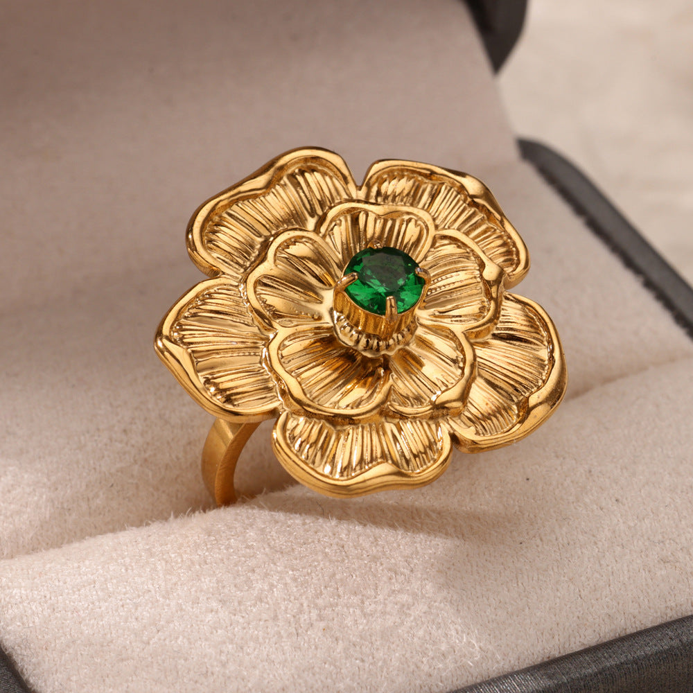 Europe and the United States cross-border exquisite inlaid green zircon flower ring ladies 2025 new high-grade retro ring wholesale