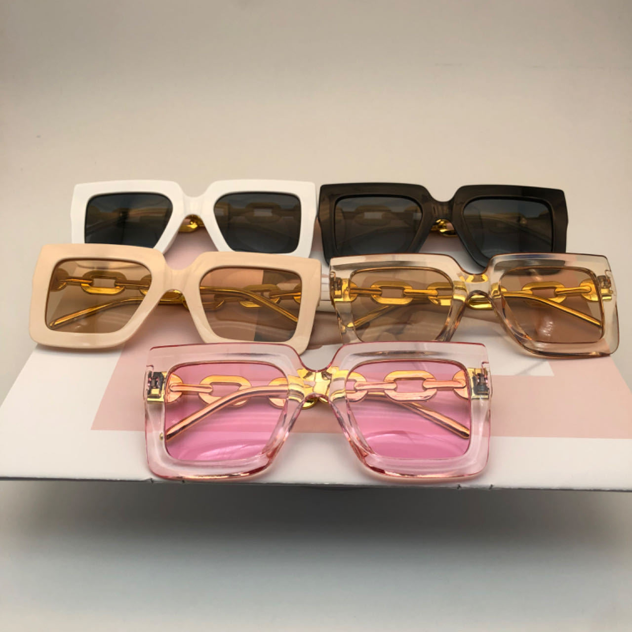 2025 New Black Sunglasses Women's Fashion European and American Large Frame Chain Sun Shade Sunglasses Outdoor Accessories Glasses