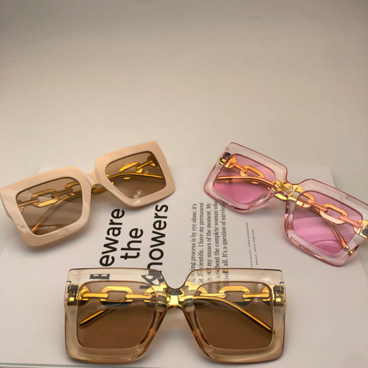 2025 New Black Sunglasses Women's Fashion European and American Large Frame Chain Sun Shade Sunglasses Outdoor Accessories Glasses