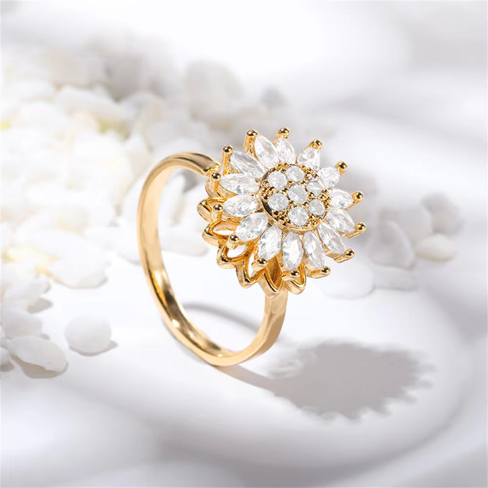 Europe and the United States cross-border exquisite inlaid green zircon flower ring ladies 2025 new high-grade retro ring wholesale