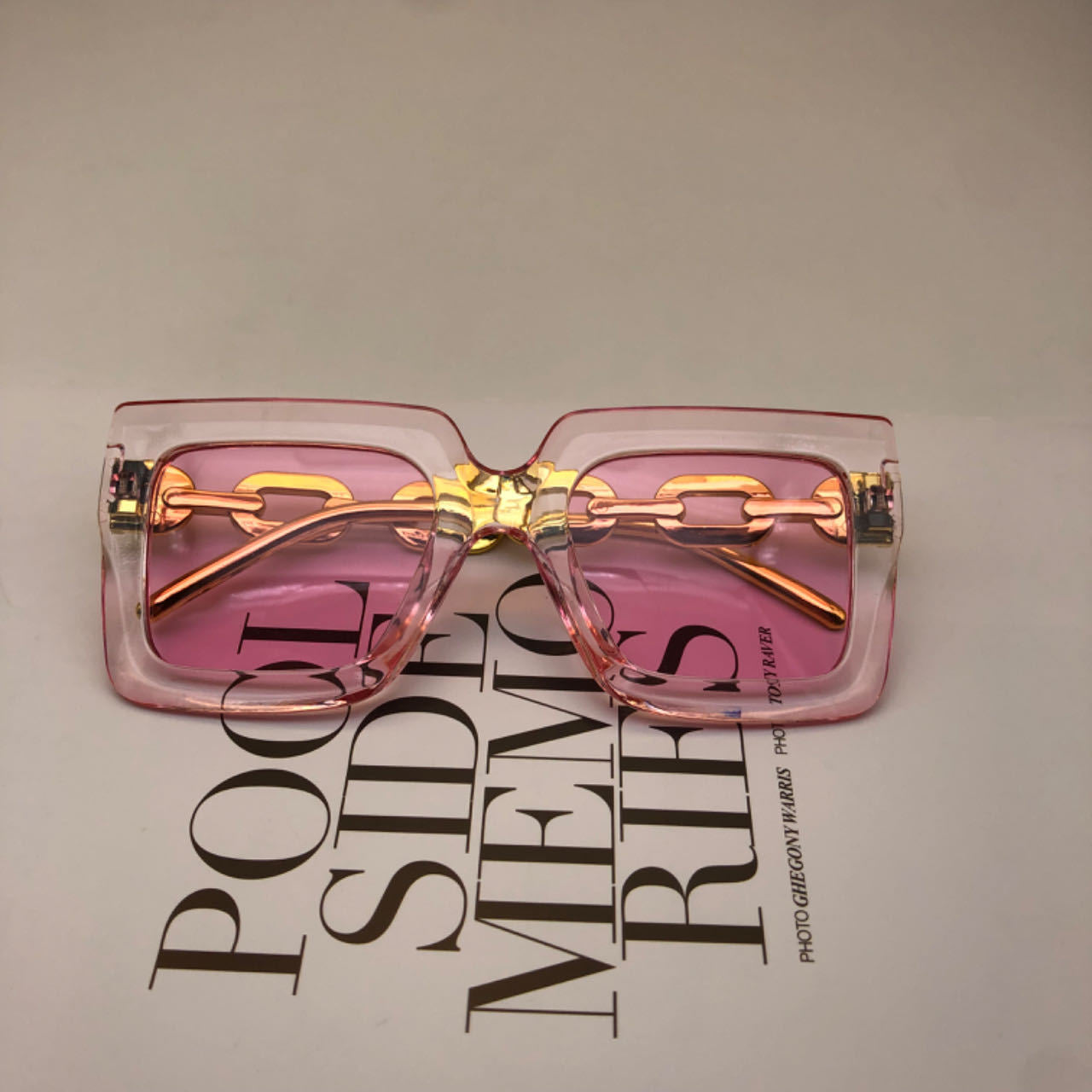 2025 New Black Sunglasses Women's Fashion European and American Large Frame Chain Sun Shade Sunglasses Outdoor Accessories Glasses