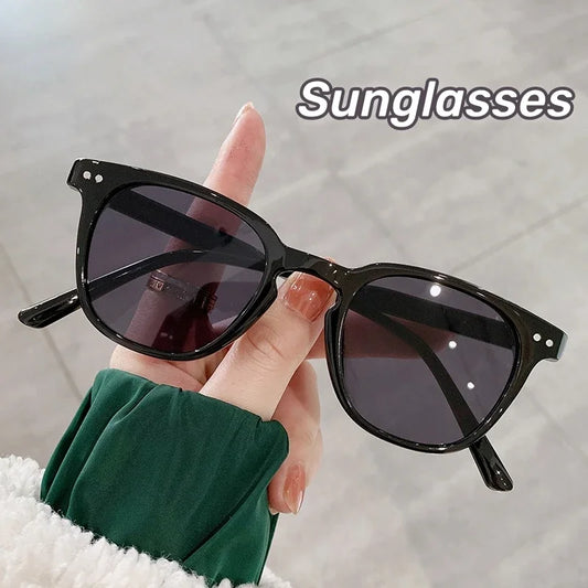 2025 Luxury Summer Sunglasses for Women Trendy Driving Outdoor Men Sunglasses Vintage Sunscreen and UV Protection Sunglasses